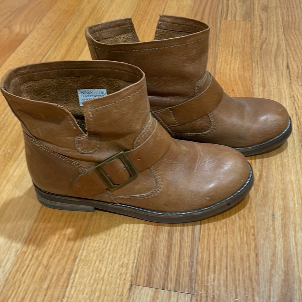 Size 6 brown boots